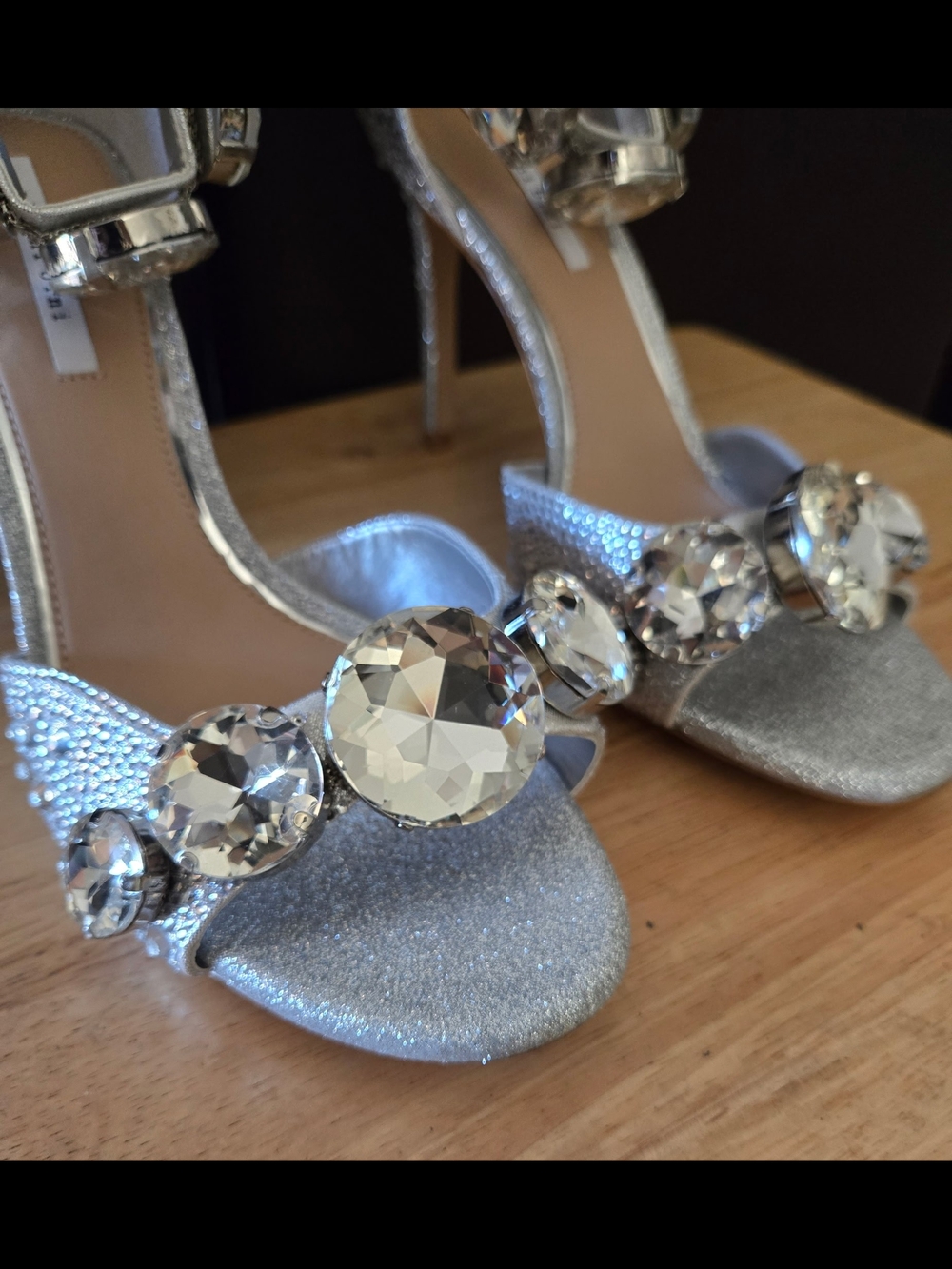 Gianni Bini Oaklynn Rhinestone Jeweled Ankle Cuff Dress Sandals  Size 6